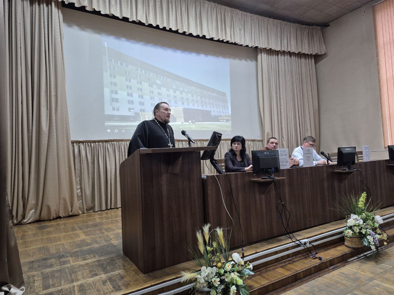 Выступает иерей Вячеслав Рябица