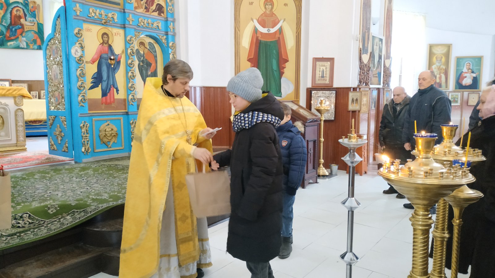 Поздравление детей в храме