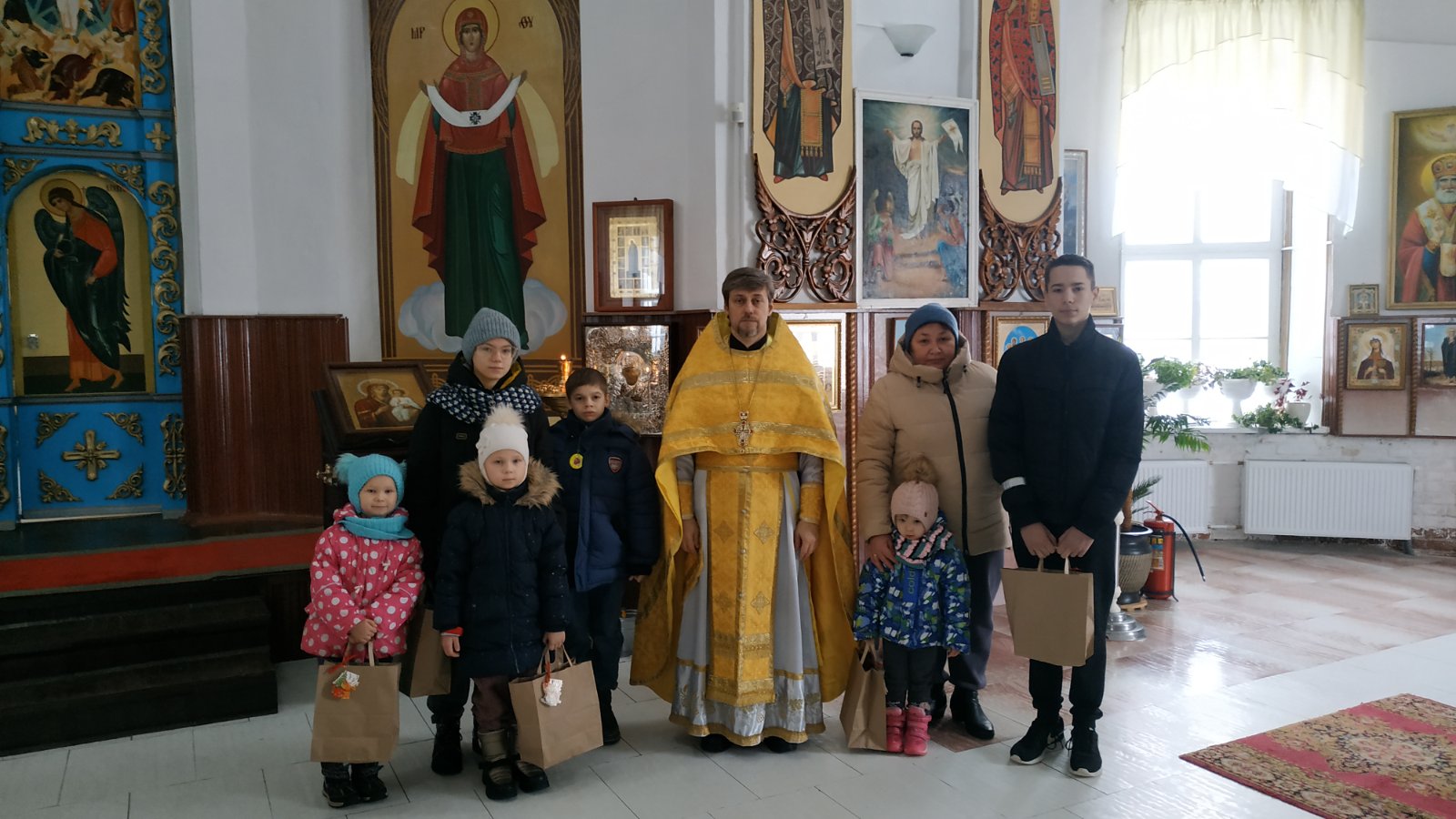 Поздравление детей в храме