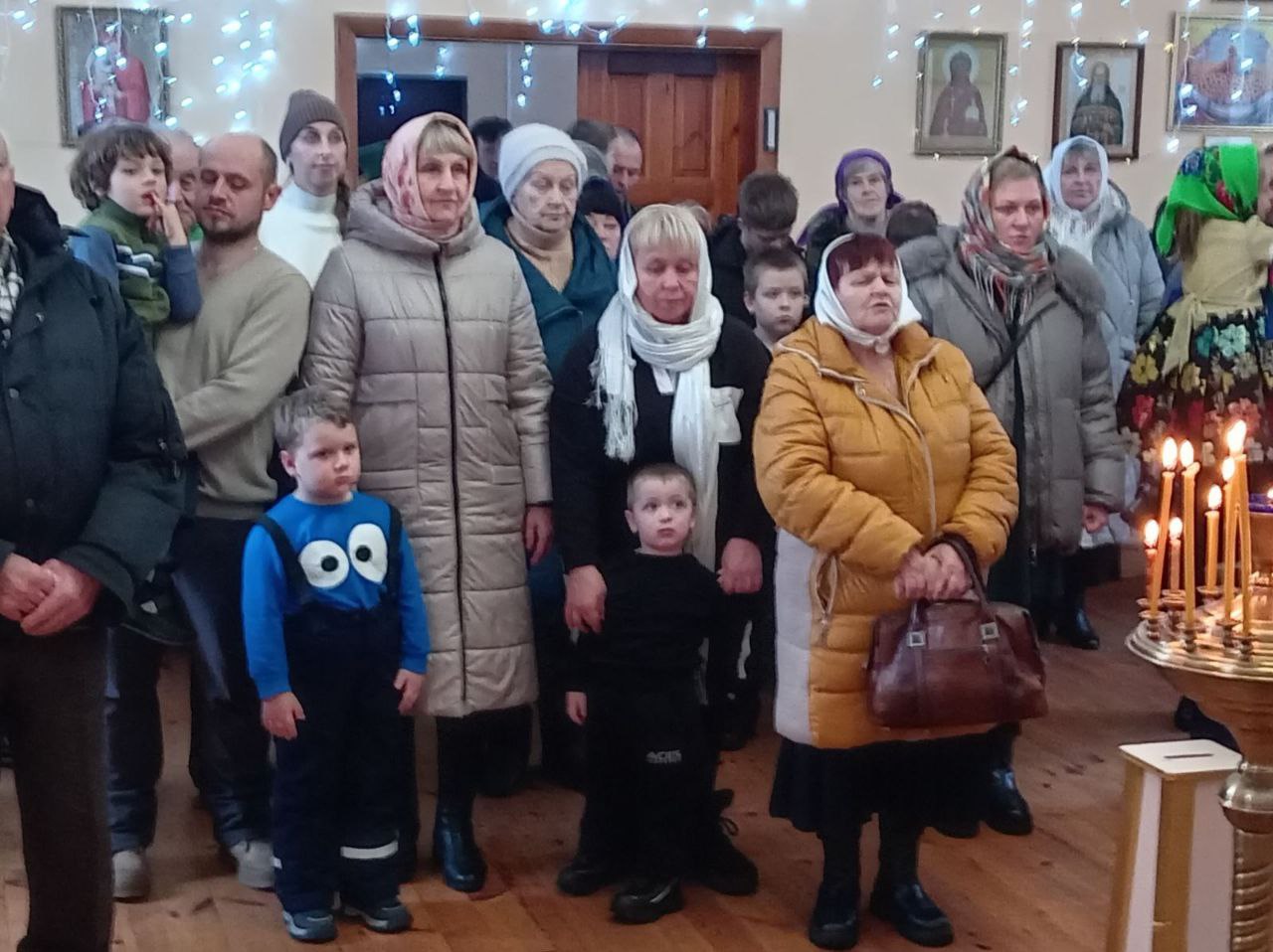 В храме