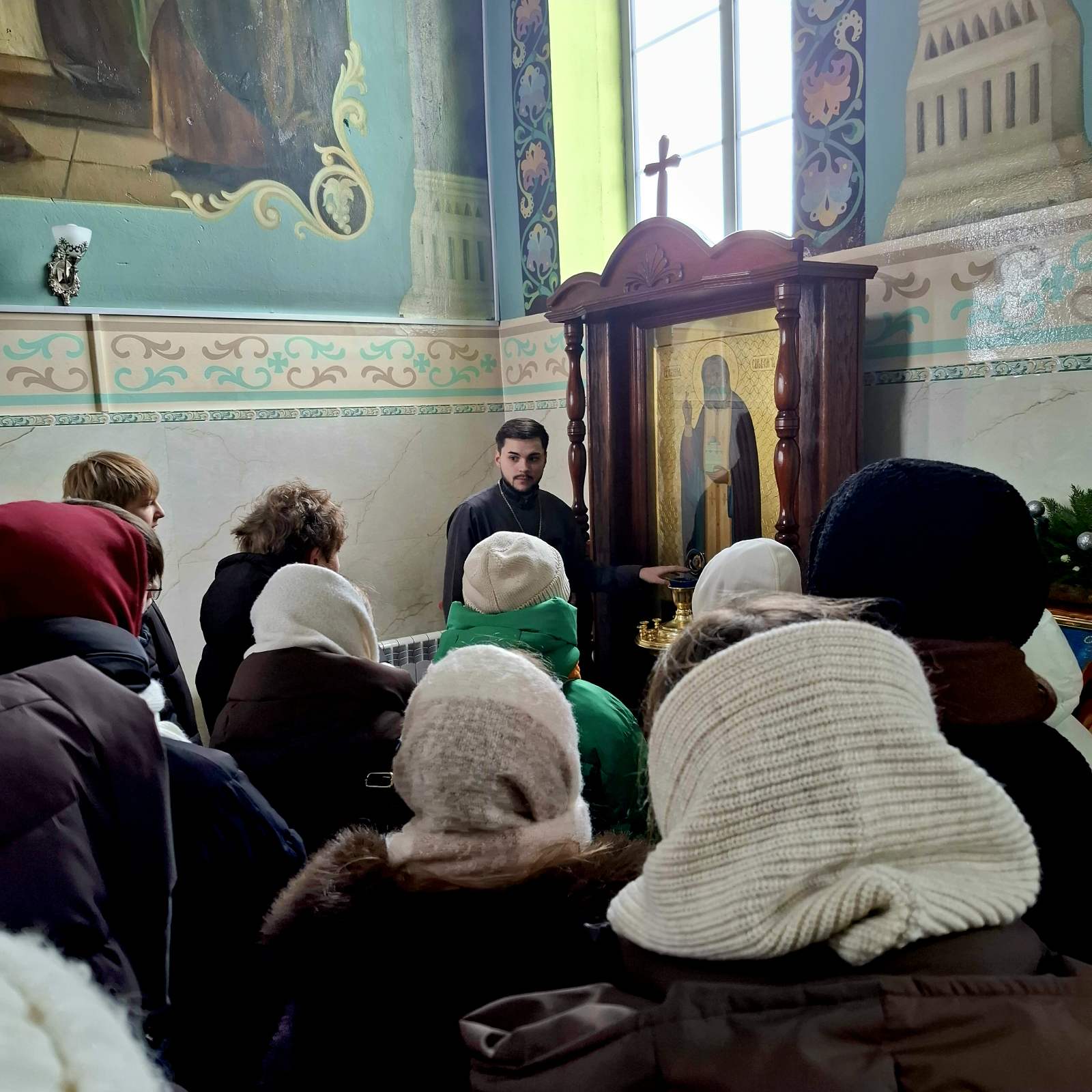 У иконы преподобного Серафима Саровского