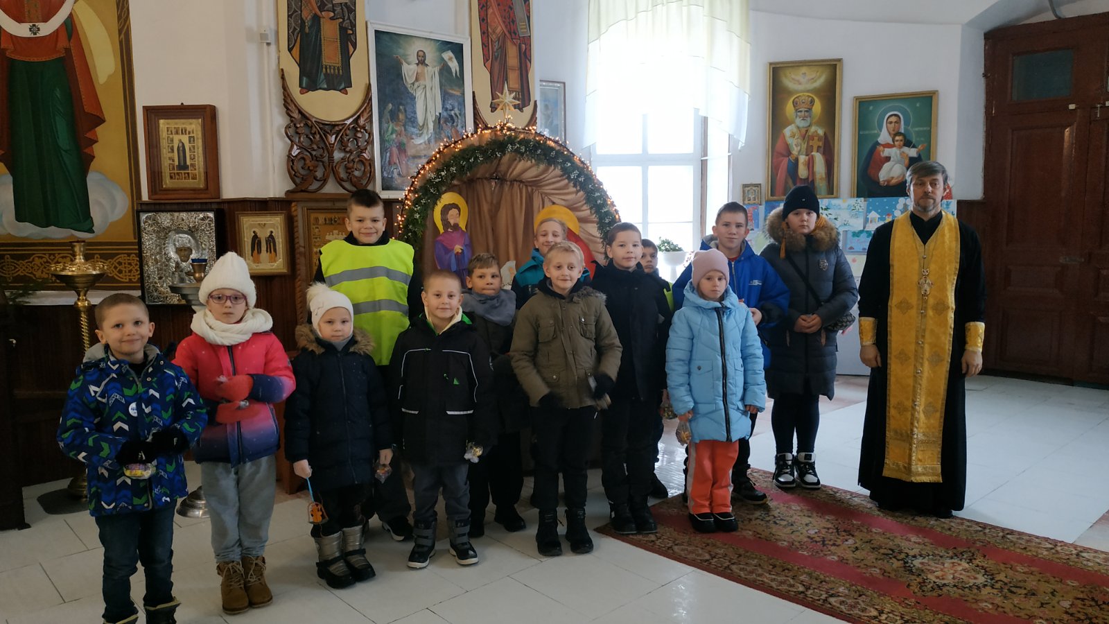 В храме