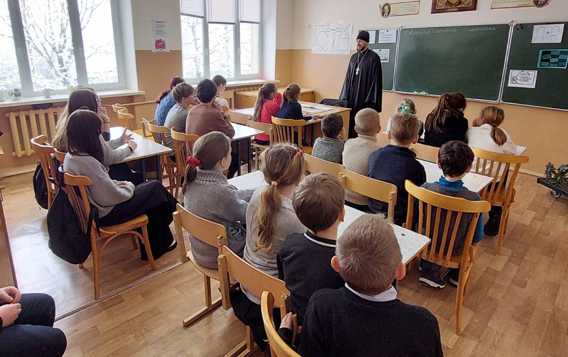 Беседу ведёт иерей Сергий Плетежов