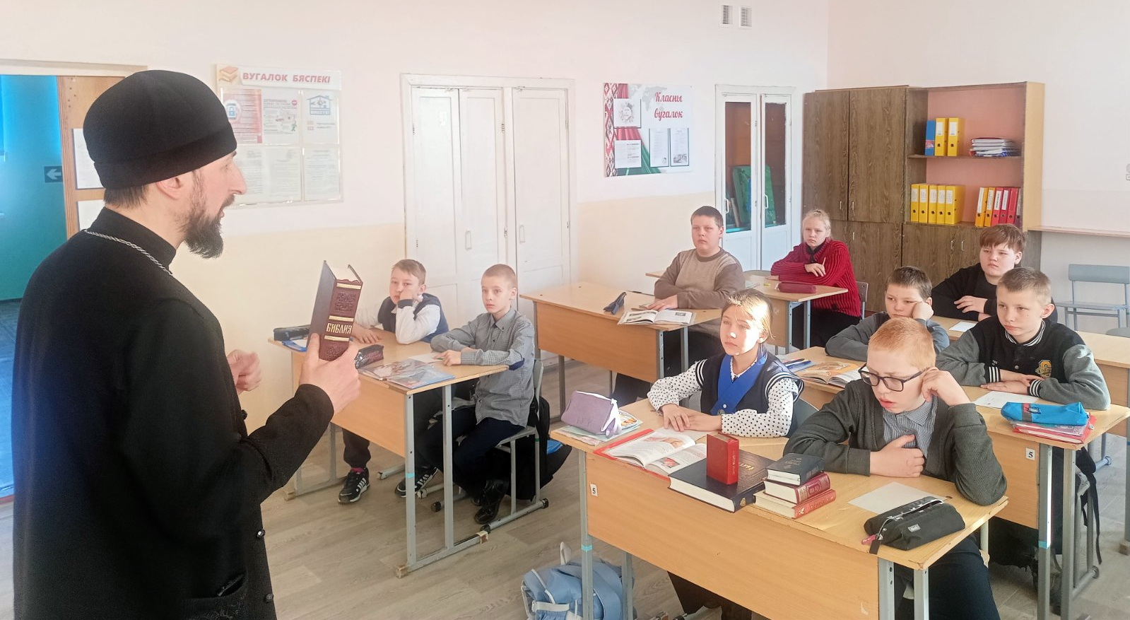 Беседу ведёт иерей Сергий Плетежов