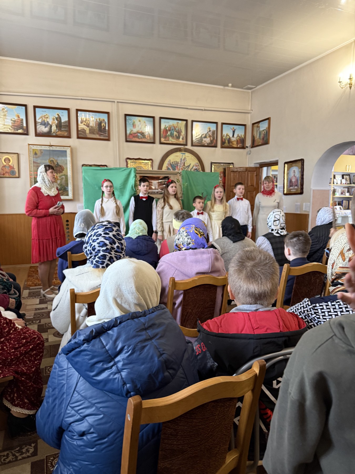 Во время спектакля