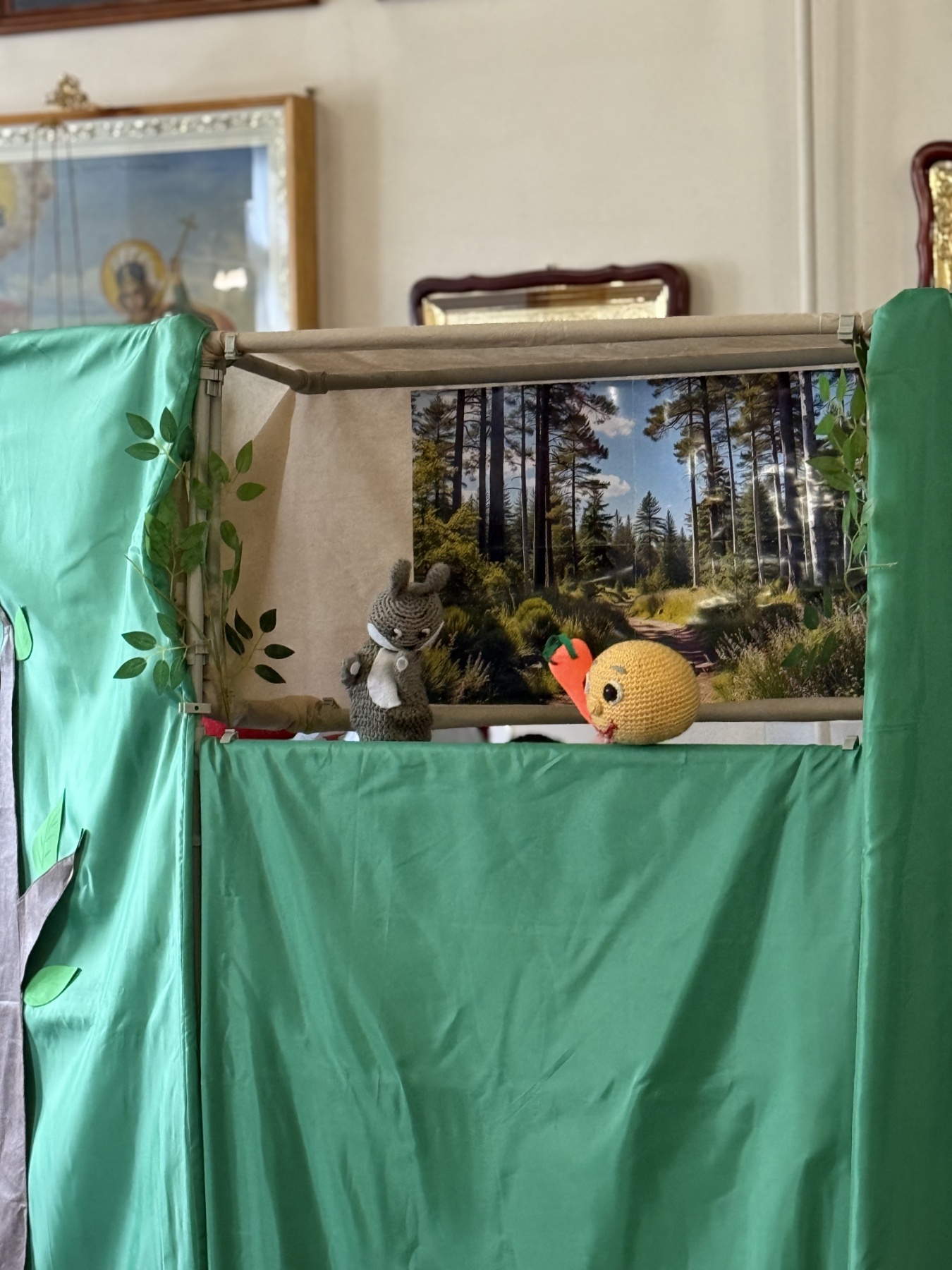 Во время спектакля