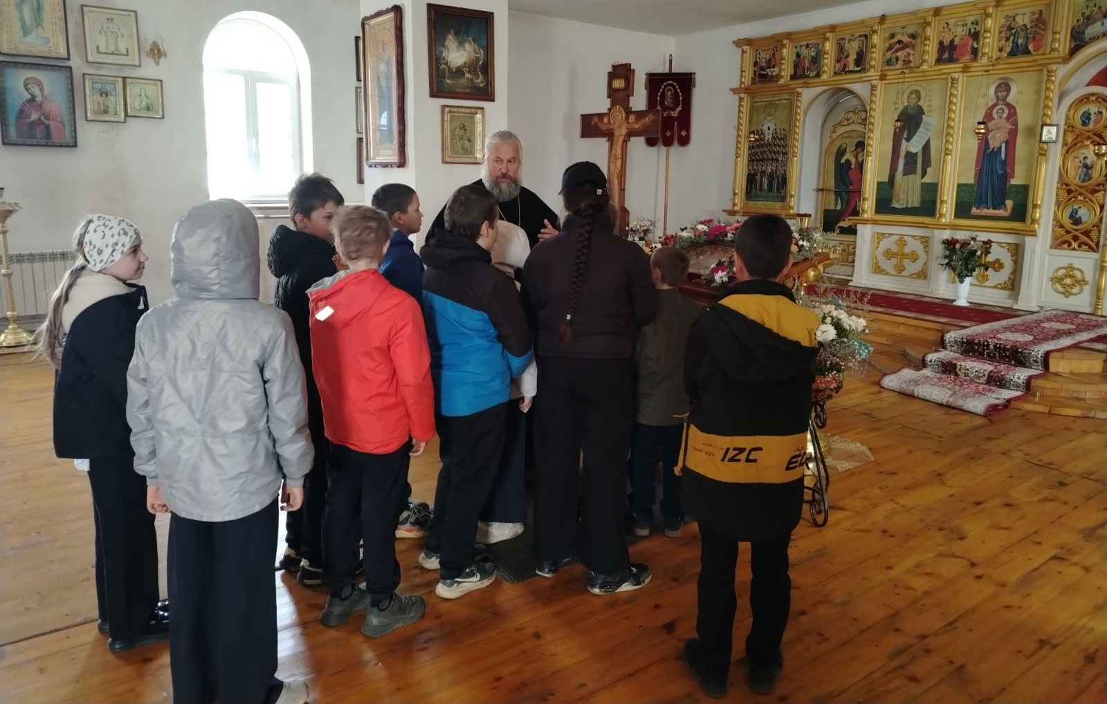 В храме