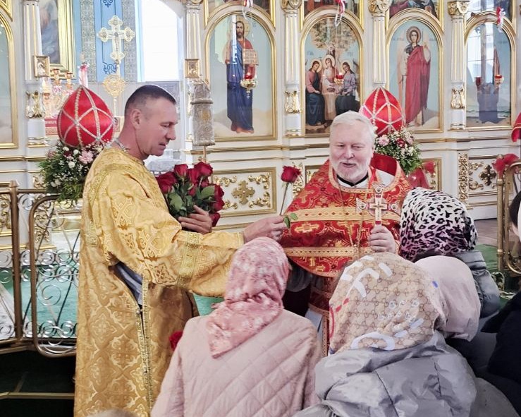 Цветы в подарок женщинам