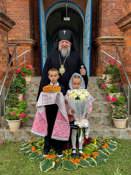 Владыка Стефан с детьми