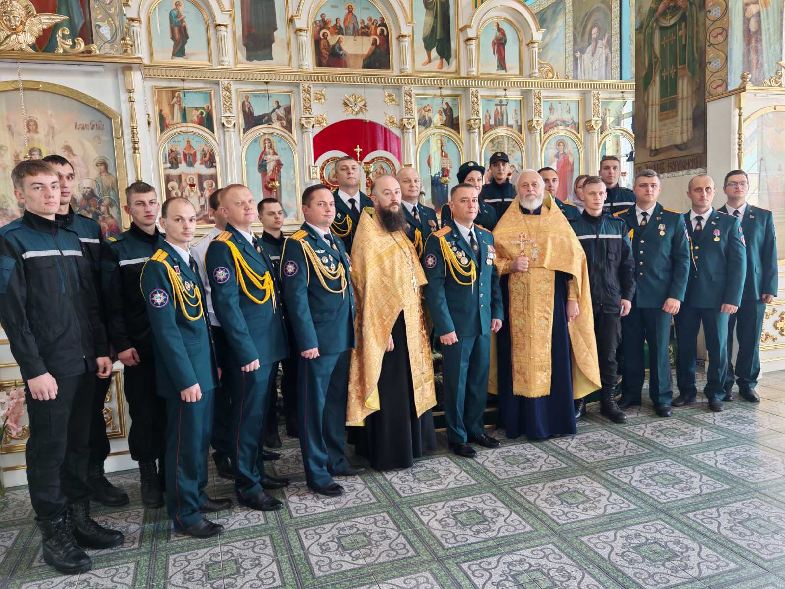 Участники молебна