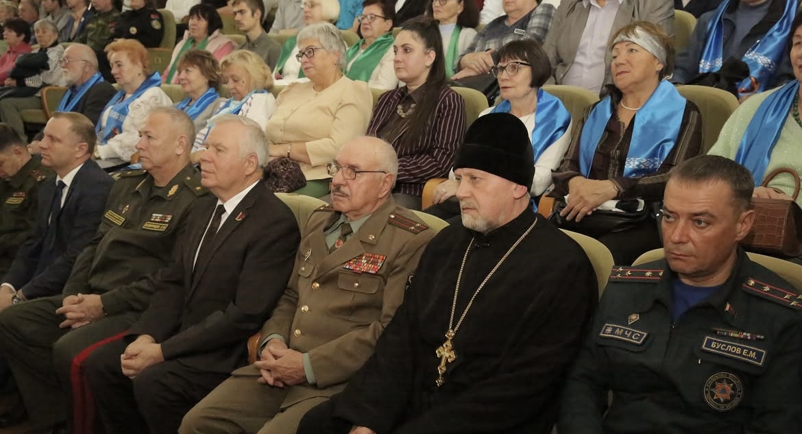 В зрительном зале