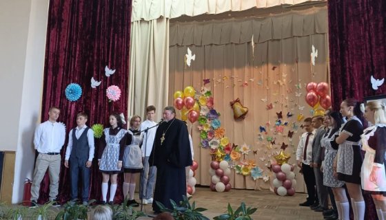 На торжественной линейке в Нивской средней школе