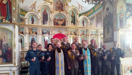 В храме