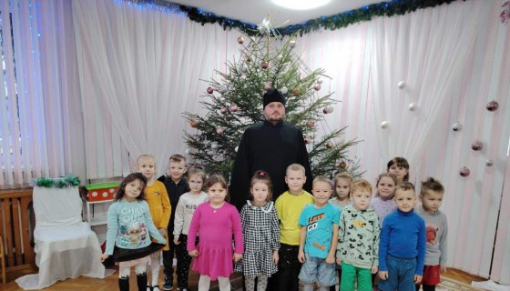 Диакон Михаил Шмидов с детьми