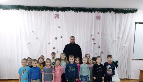 Диакон Михаил Шмидов с детьми