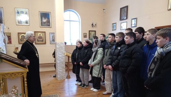 Экскурсию ведёт протоиерей Пётр Петрушенко