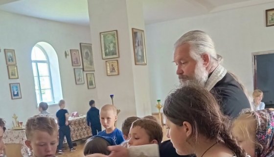 В храме