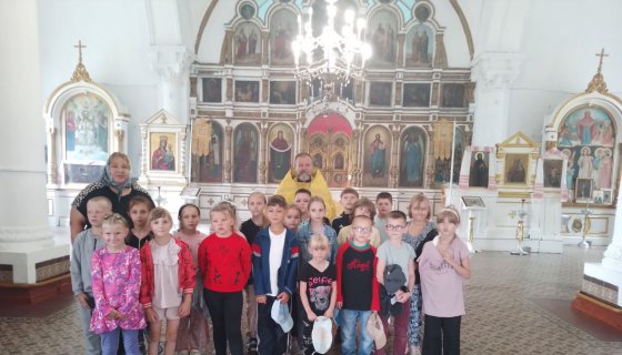 В храме
