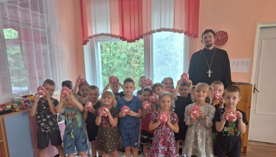 Иерей Андрей Исаев с детьми