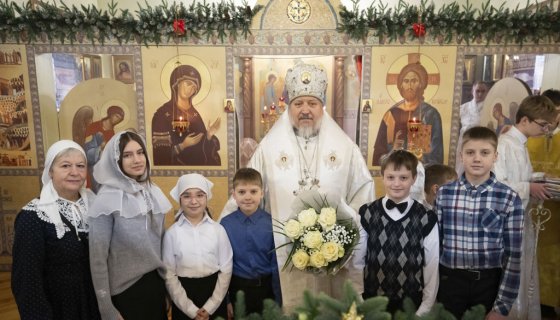 Архиепископ Стефан с детьми