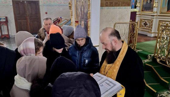 Экскурсию ведёт иерей Павел Кулиш