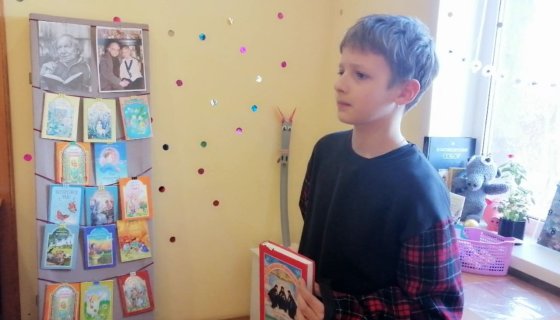 У выставки
