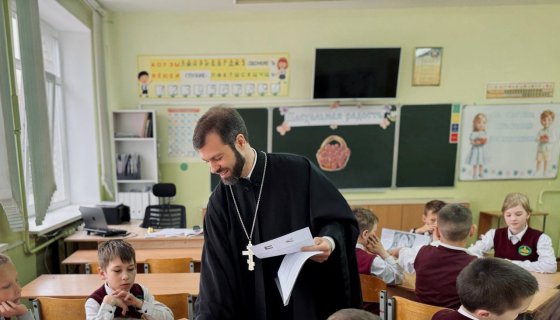 Иерей Дионисий Нездвецкий на тематическом занятии