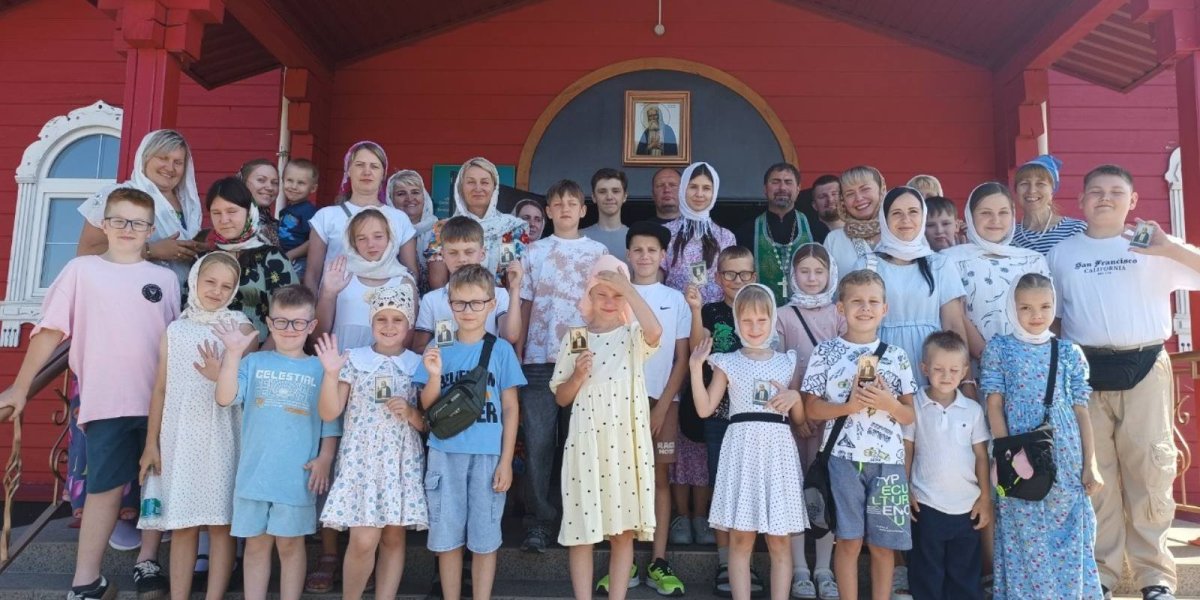 У храма преподобного Серафима Саровского