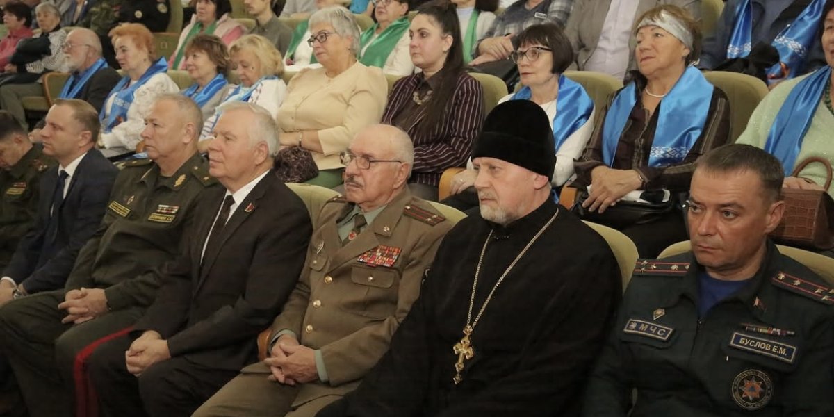 В зрительном зале