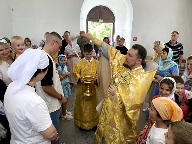Молебен в храме святителя Василия Великого