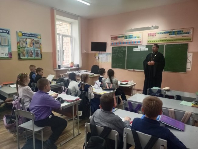 Беседу ведёт иерей Михаил Маркосян