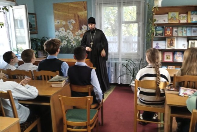 Беседу ведёт иерей Сергий Плетежов