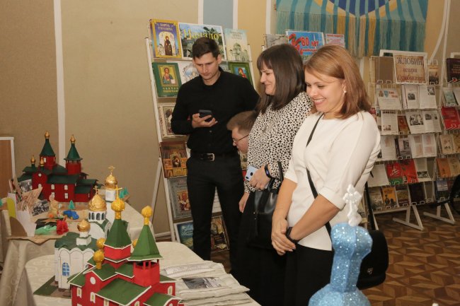 На выставке
