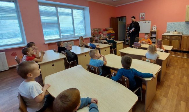 Беседу ведёт иерей Сергий Плетежов