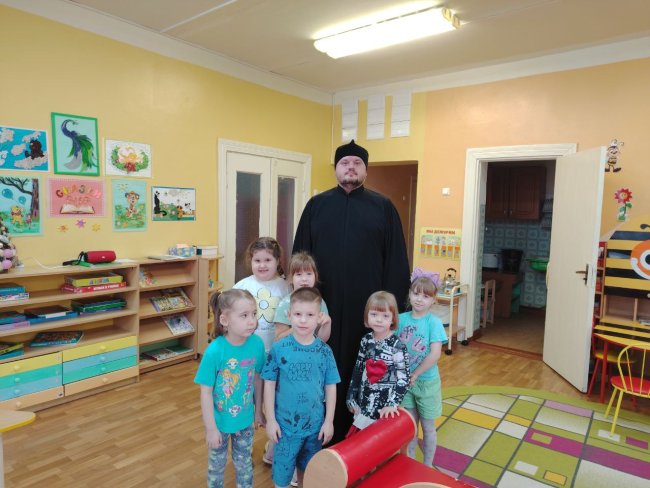 Диакон Михаил Шмидов с детьми