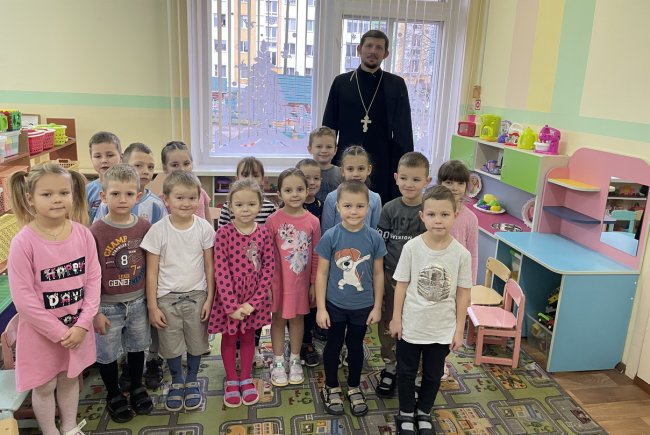 Иерей Андрей Исаев детьми
