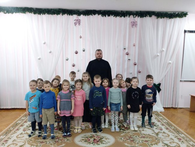 Диакон Михаил Шмидов с детьми