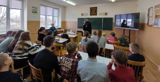 Беседу ведёт иерей Сергий Плетежов