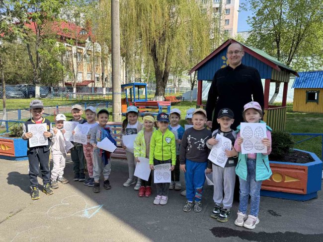 Диакон Андрей Соколовский с детьми