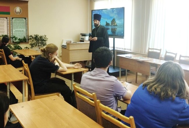 Беседу ведёт иерей Сергий Плетежов