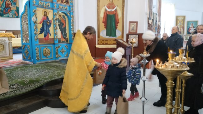 Поздравление детей в храме