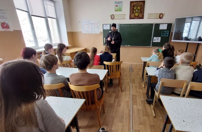 Беседу ведёт иерей Сергий Плетежов