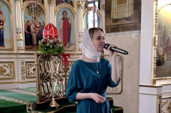 Поёт Карабан Юлия